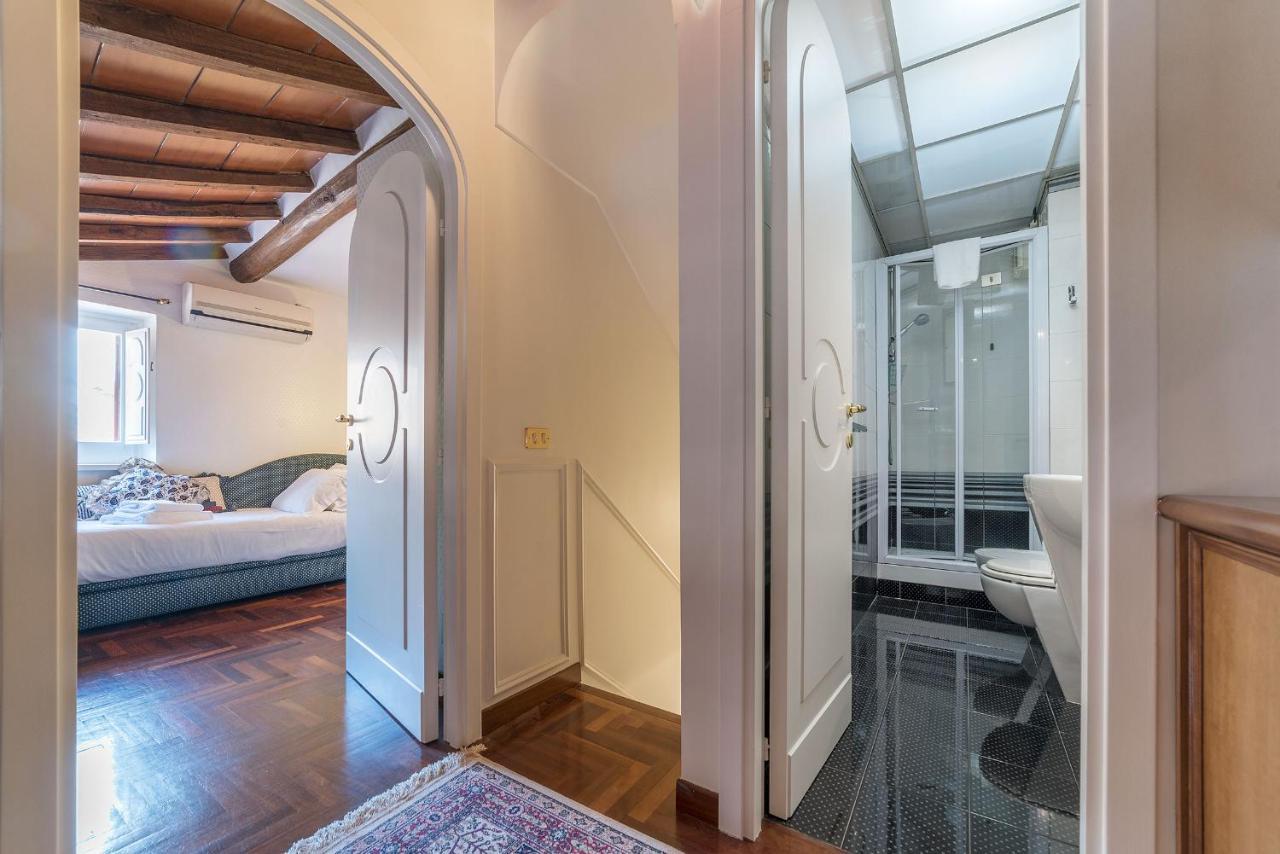 Apartment Quiet And Classic On Two Floors, By Trevi Fountain - Fromhometorome Rome