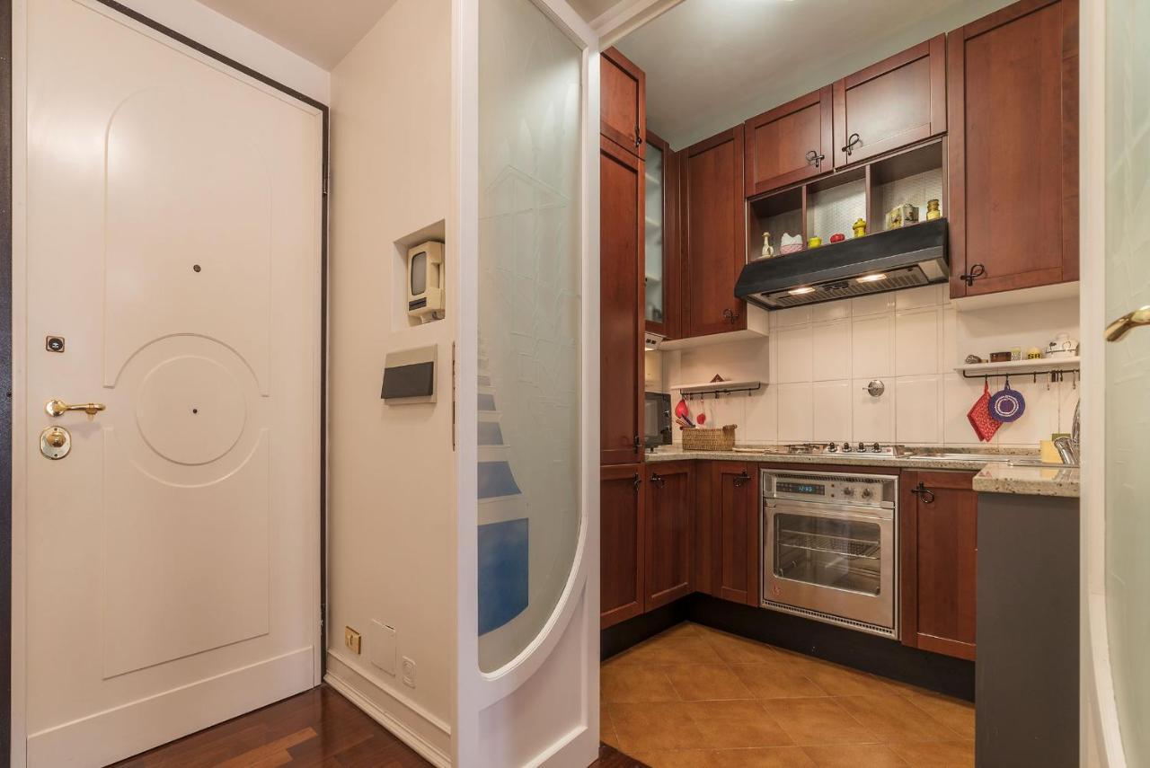 Quiet And Classic On Two Floors, By Trevi Fountain - Fromhometorome Apartment *