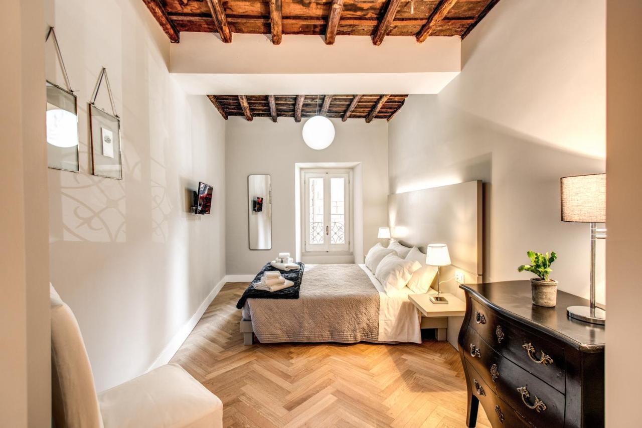 Trevi Fountain Superior 3 Bdr Apartment