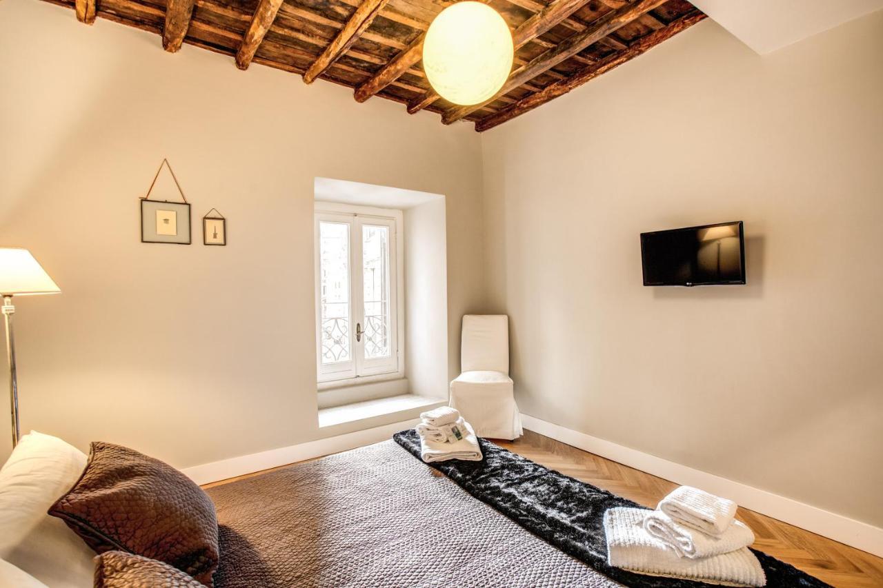 Trevi Fountain Superior 3 Bdr Apartment