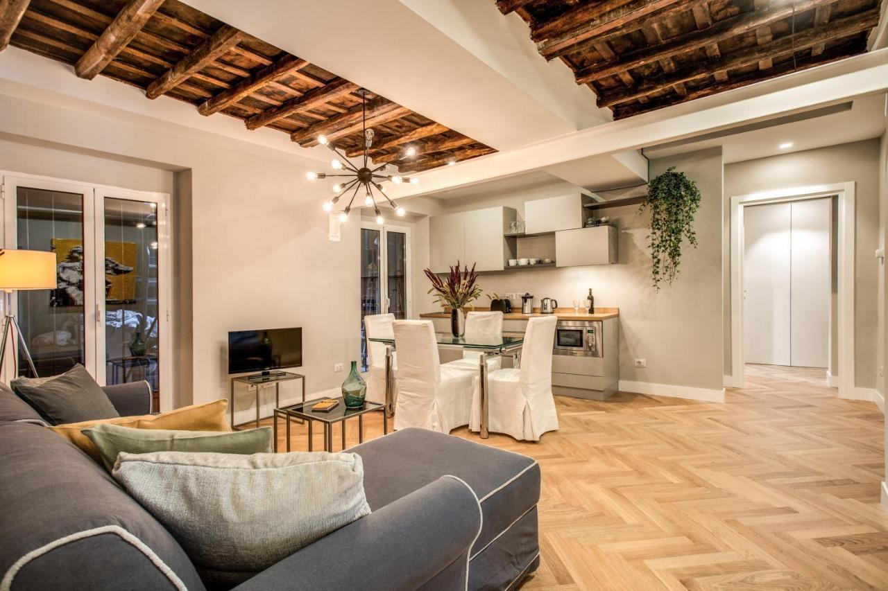 Trevi Fountain Superior 3 Bdr Apartment Rome