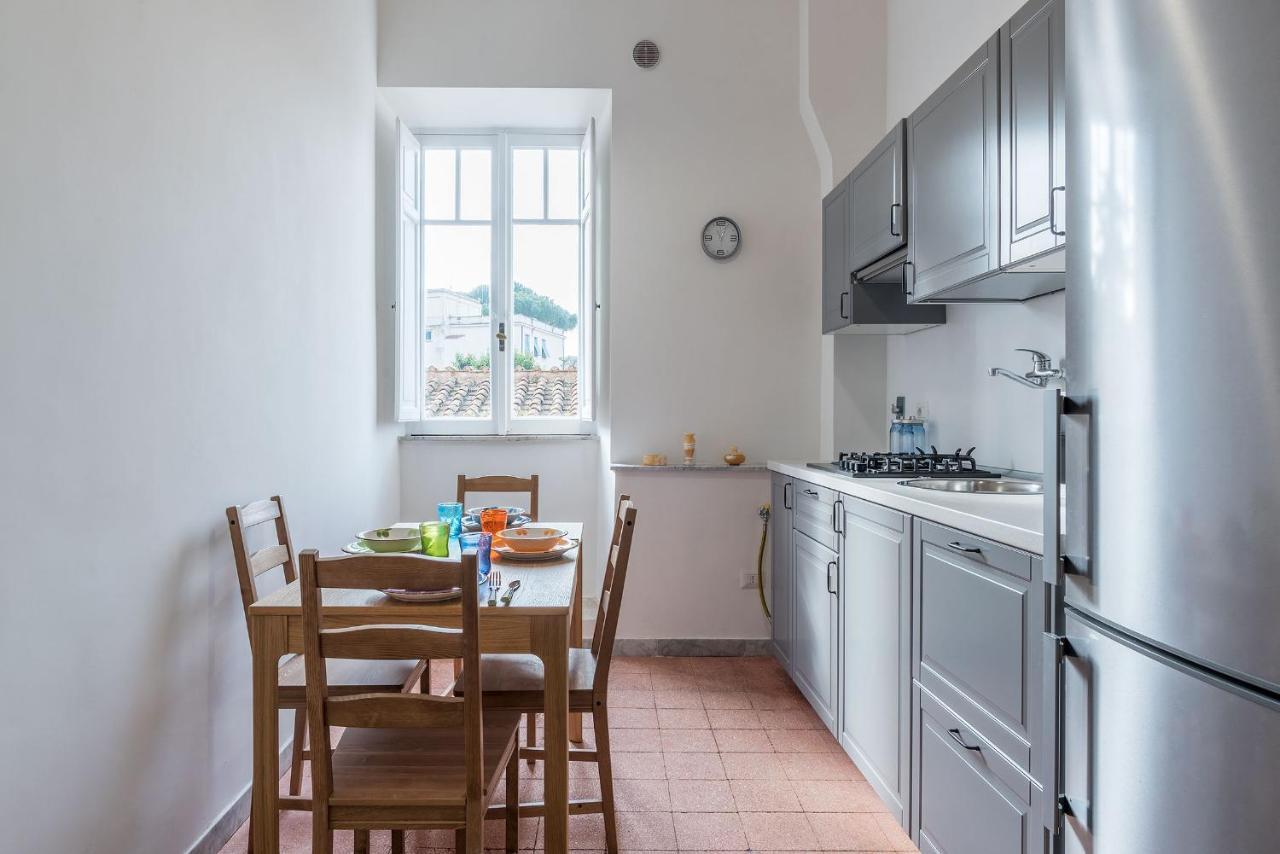 Colosseo & Colle Oppio Cozy Apartment