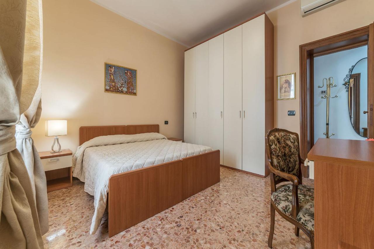 Stazione Termini & Castro Pretorio Flat * Rome