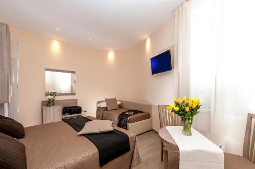 Le Downtown Guest house 3*