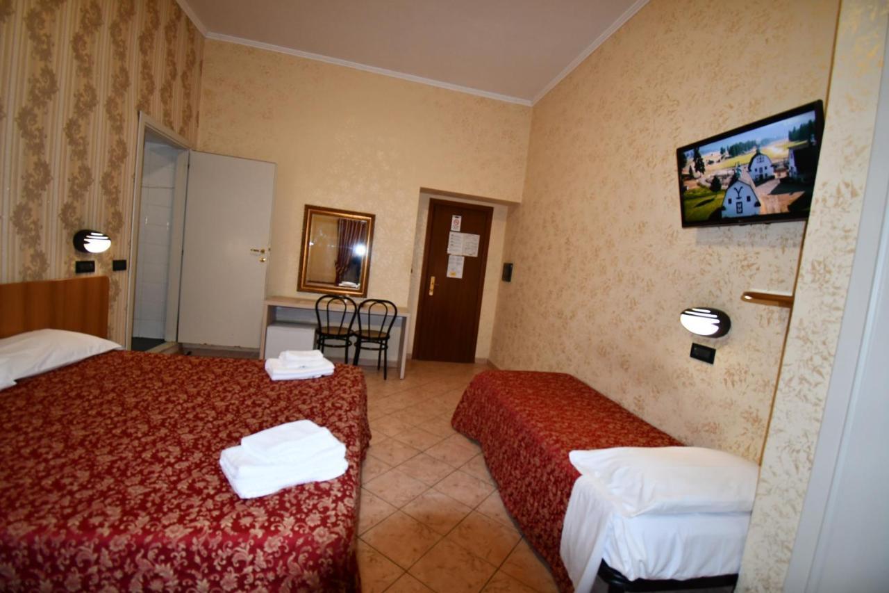 Hotel Ferrarese Rome