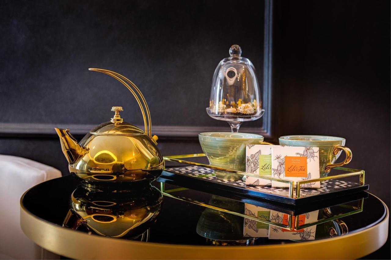 Dharma Boutique & 4*