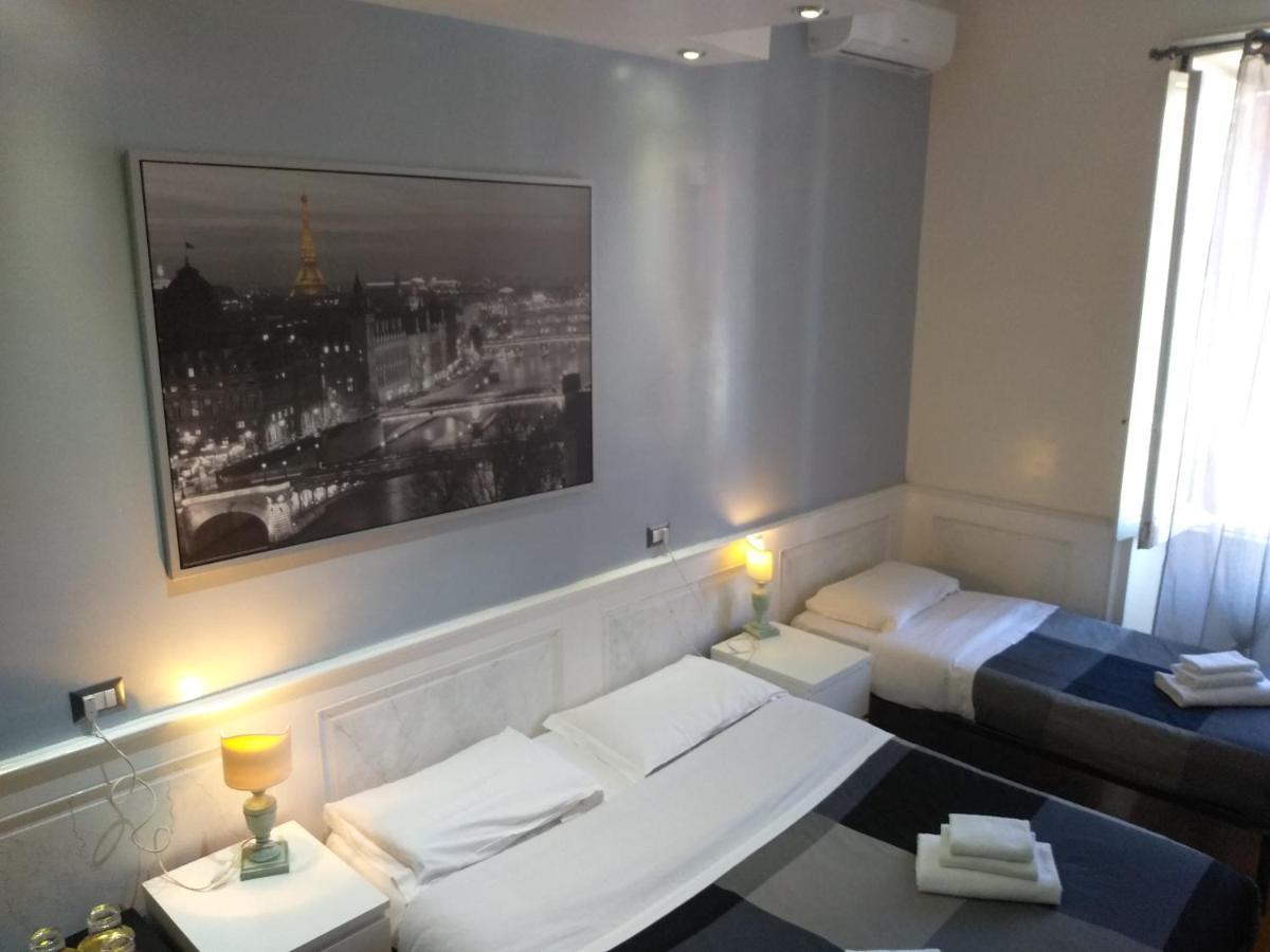 Hotel Vatican And Kitchen