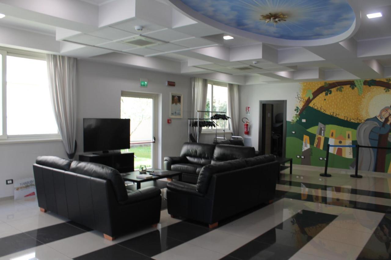 Casa Per Ferie San Juan De Avila Rome