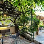Garden House - Luxury Guest House - Overnight Stay Only