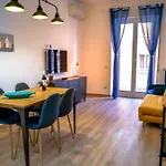 Chic Modern 2-Bedroom Near Metro