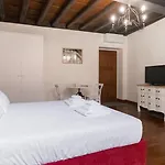 Italianway - Barberini Elegantia Apartments Roma
