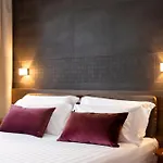 Adoro Hotel