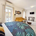 Hosting Aparments