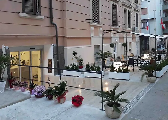 Momahostel Guest House