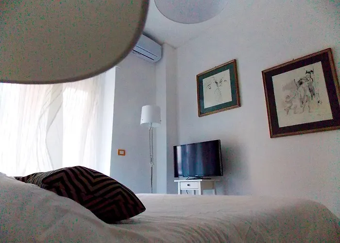 Flaneur Bed & Book