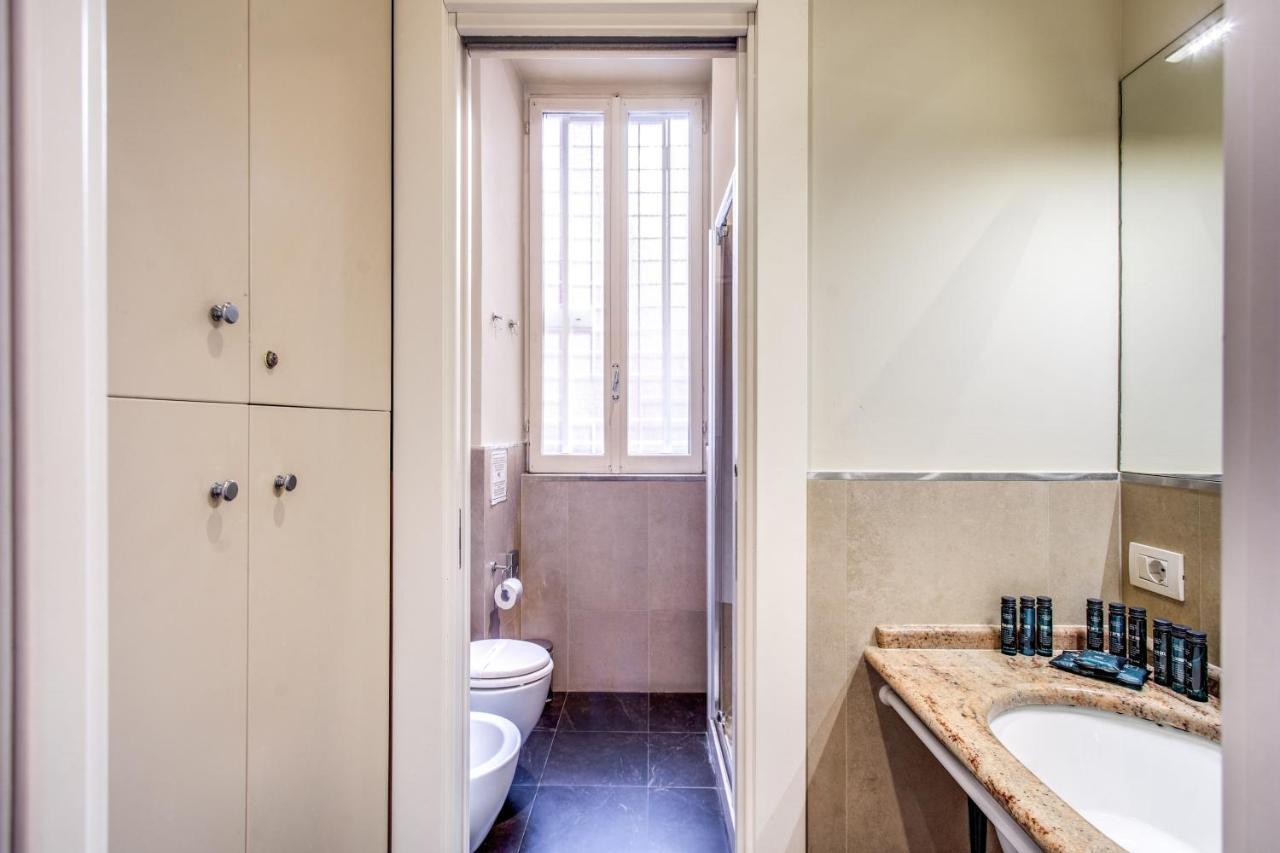 Apartment Bernini Near The Trevi Fountain - 4 Bedroom