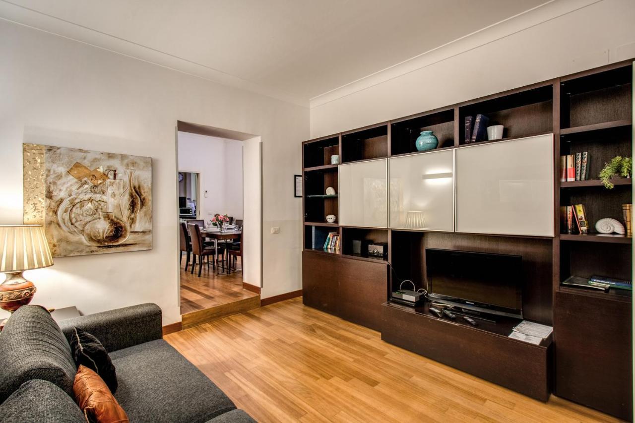 Bernini Near The Trevi Fountain - 4 Bedroom Apartment *