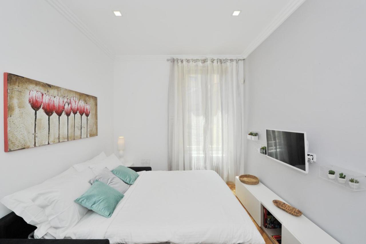 Apartment Crispi Modern Flat In The Historic Center Rome