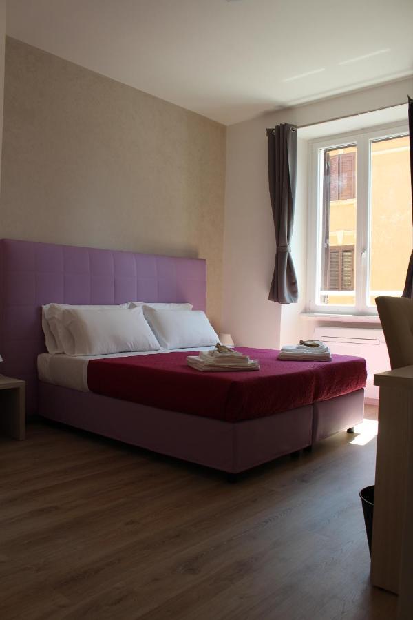 Sunnycornerinrhome * Rome