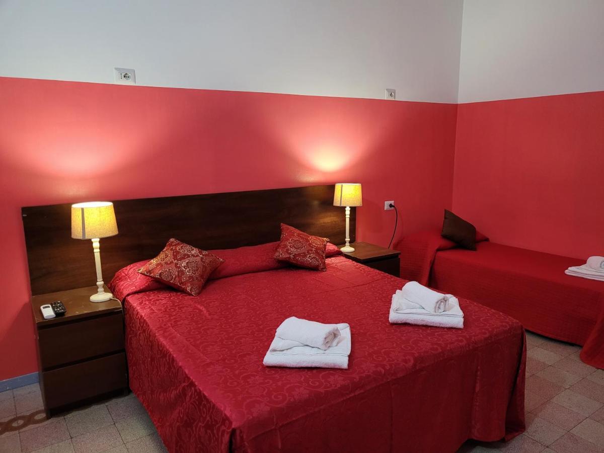 Relax On 247 Hostel *