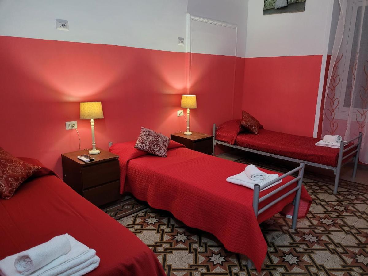 Relax On 247 Hostel *