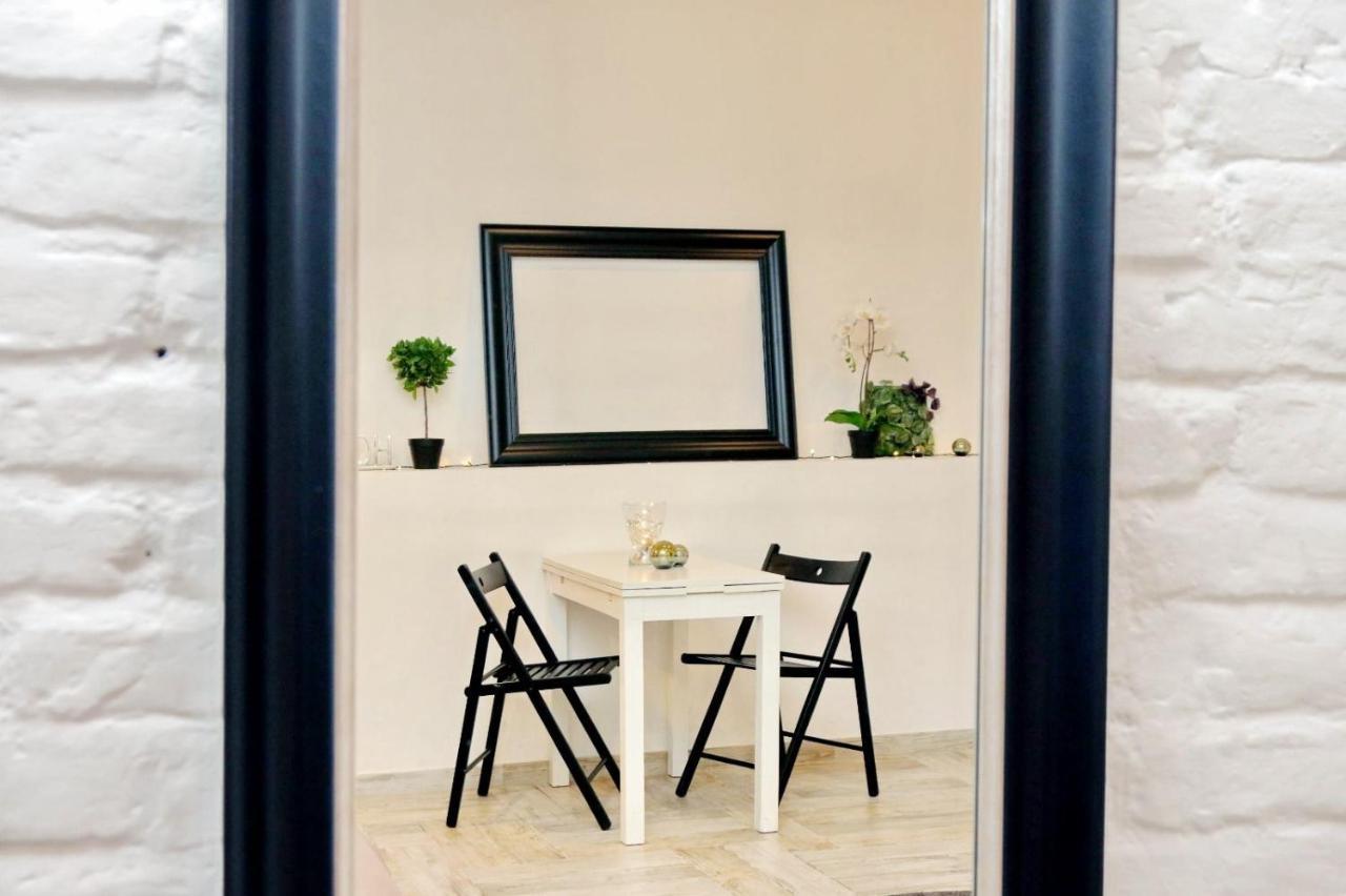 Apartment Happiness *