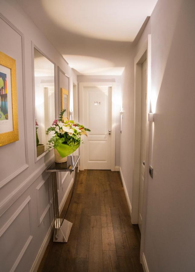 Relais San Lorenzo In Lucina Guest house