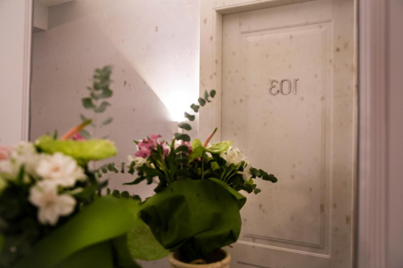 Relais San Lorenzo In Lucina Rome
