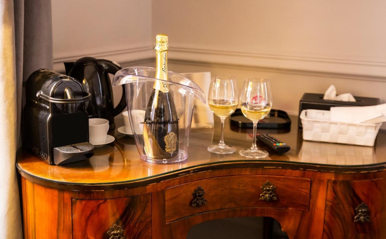 Relais San Lorenzo In Lucina Rome