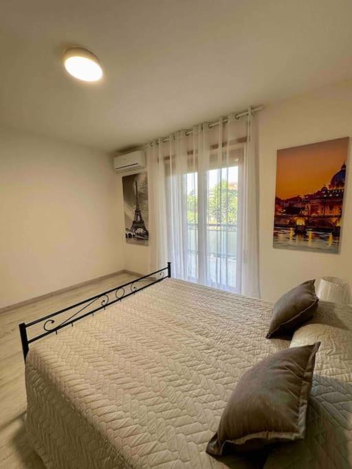 Apartment Luminoso Domus Eur