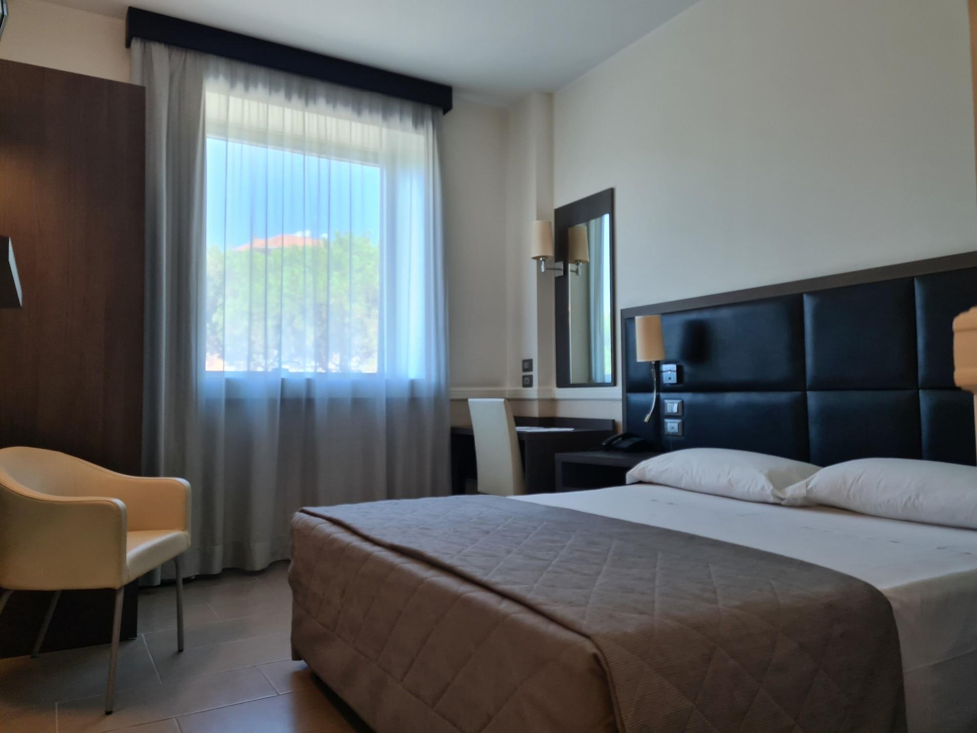 Artis Hotel 4*