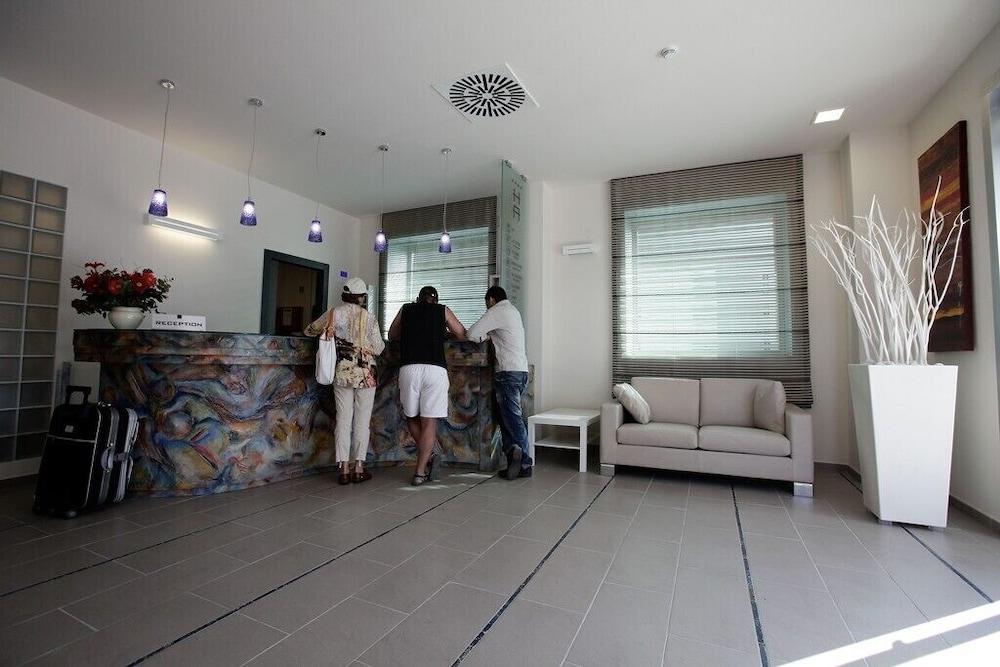 Hotel Artis 4*