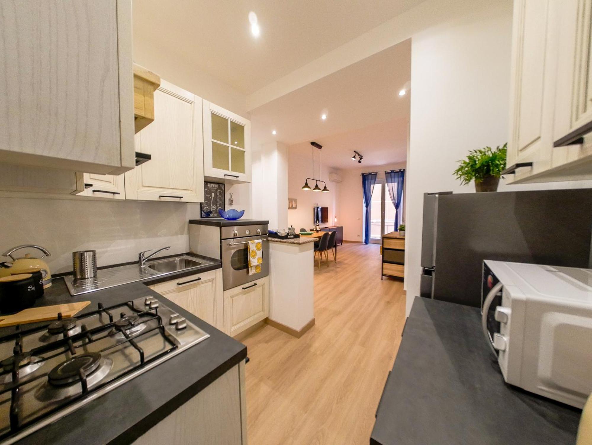 Chic Modern 2-bedroom Near Metro Apartment