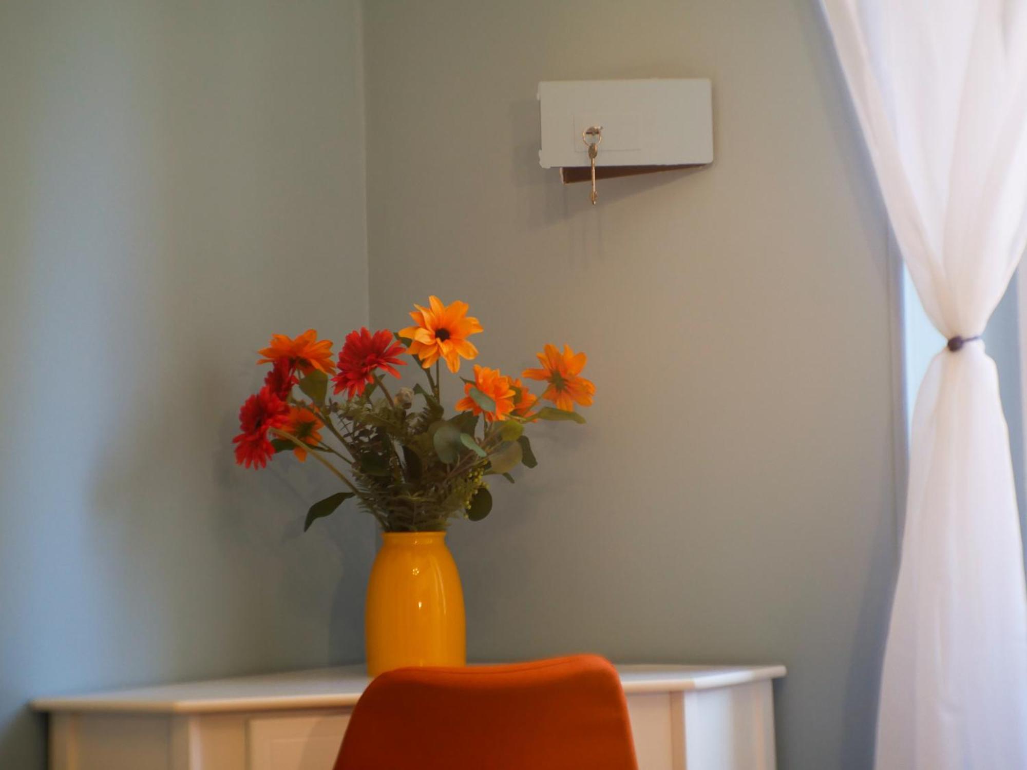 Chic Modern 2-bedroom Near Metro Apartment Rome