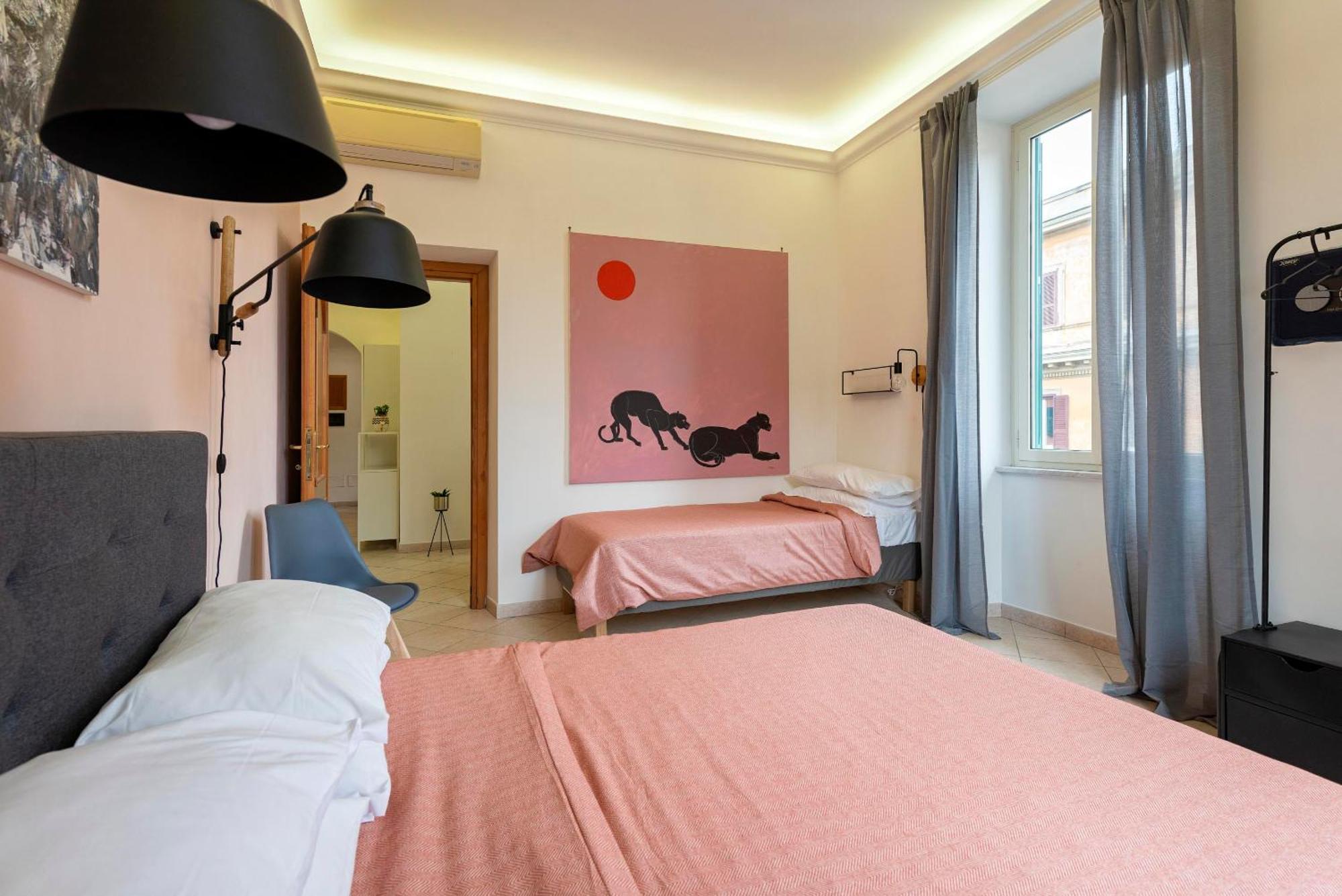 Redseven Apartment