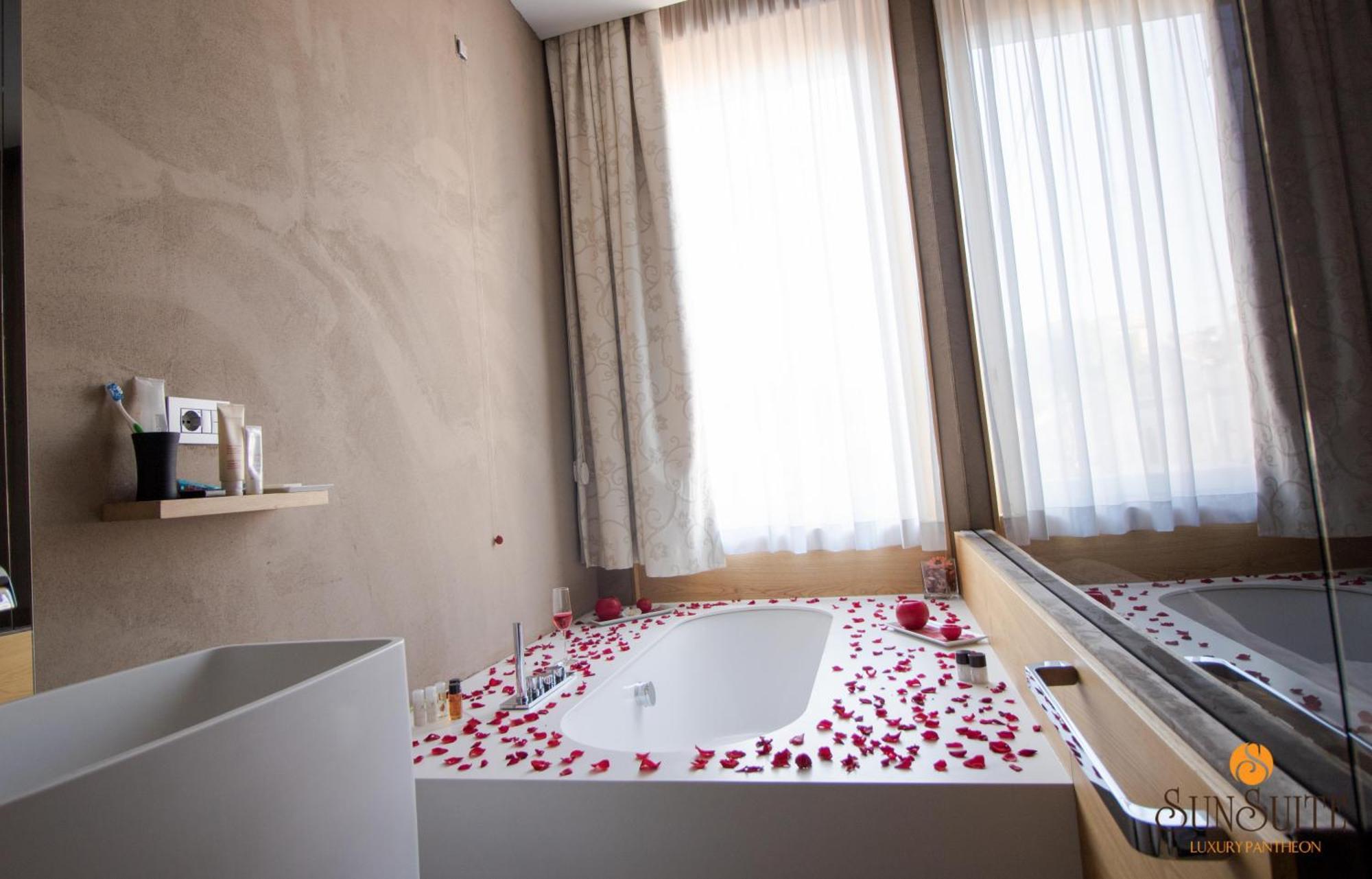 Sun Luxury Pantheon Rome
