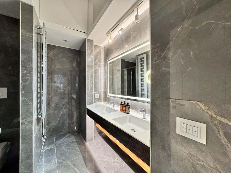 The Condotti - Luxury Serviced * Roma
