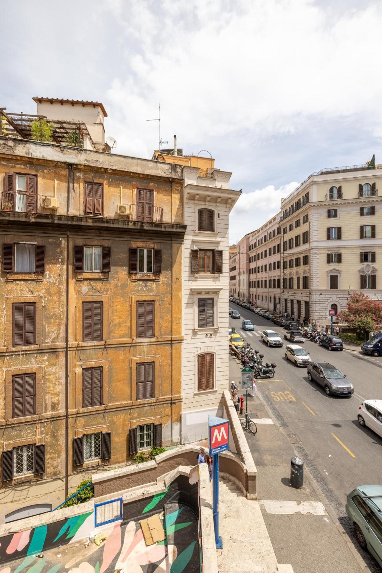 Cavour 211 - B&d * Rome
