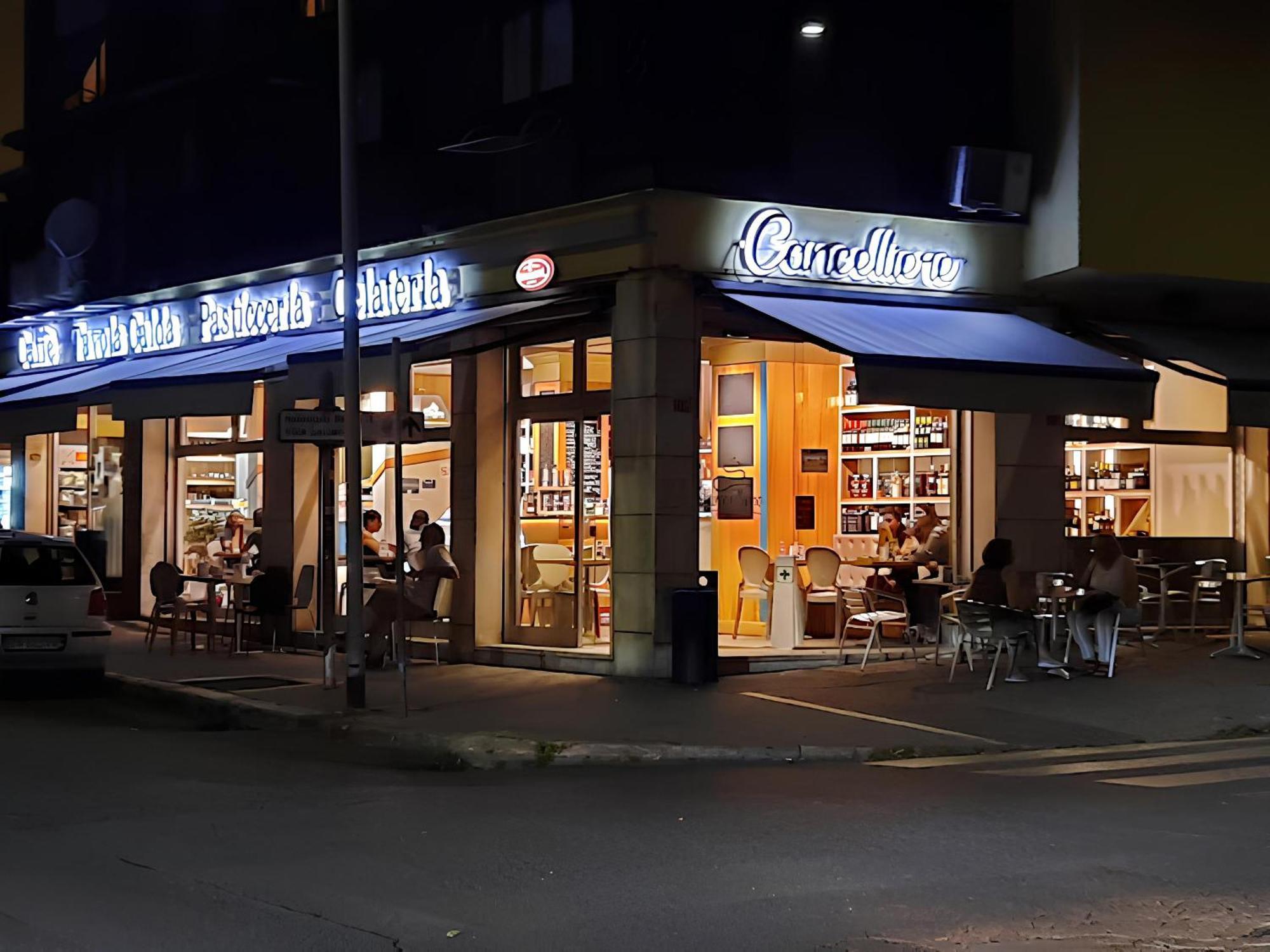 Frank Host Lux , Metro A A 50 M, Simple Check-in Con Codice A Qualsiasi Orario * Rome