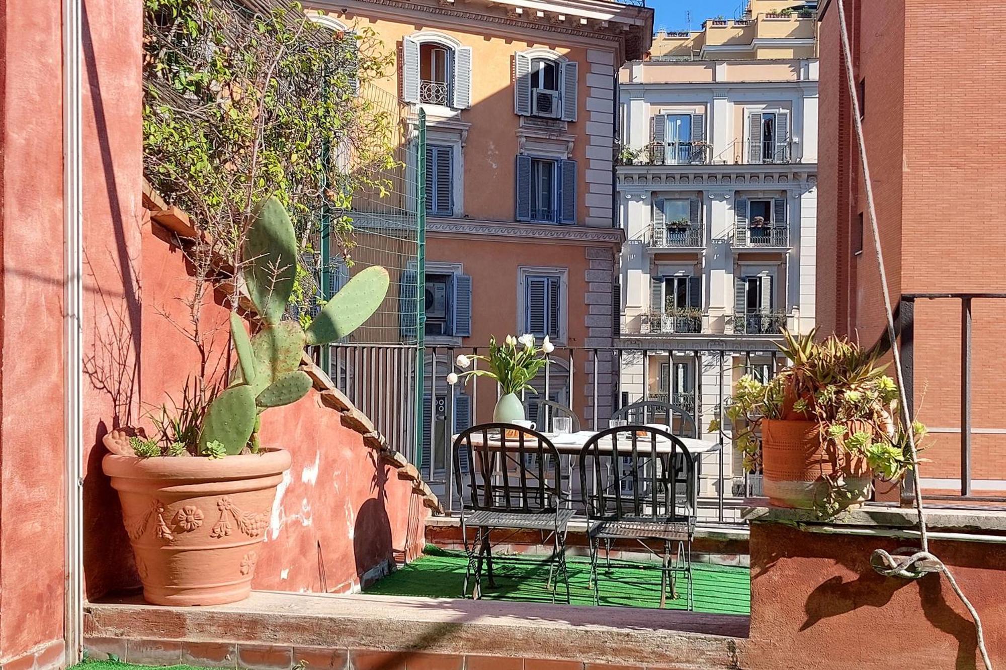 Apartment Leonina Terrace - My Extra Rome