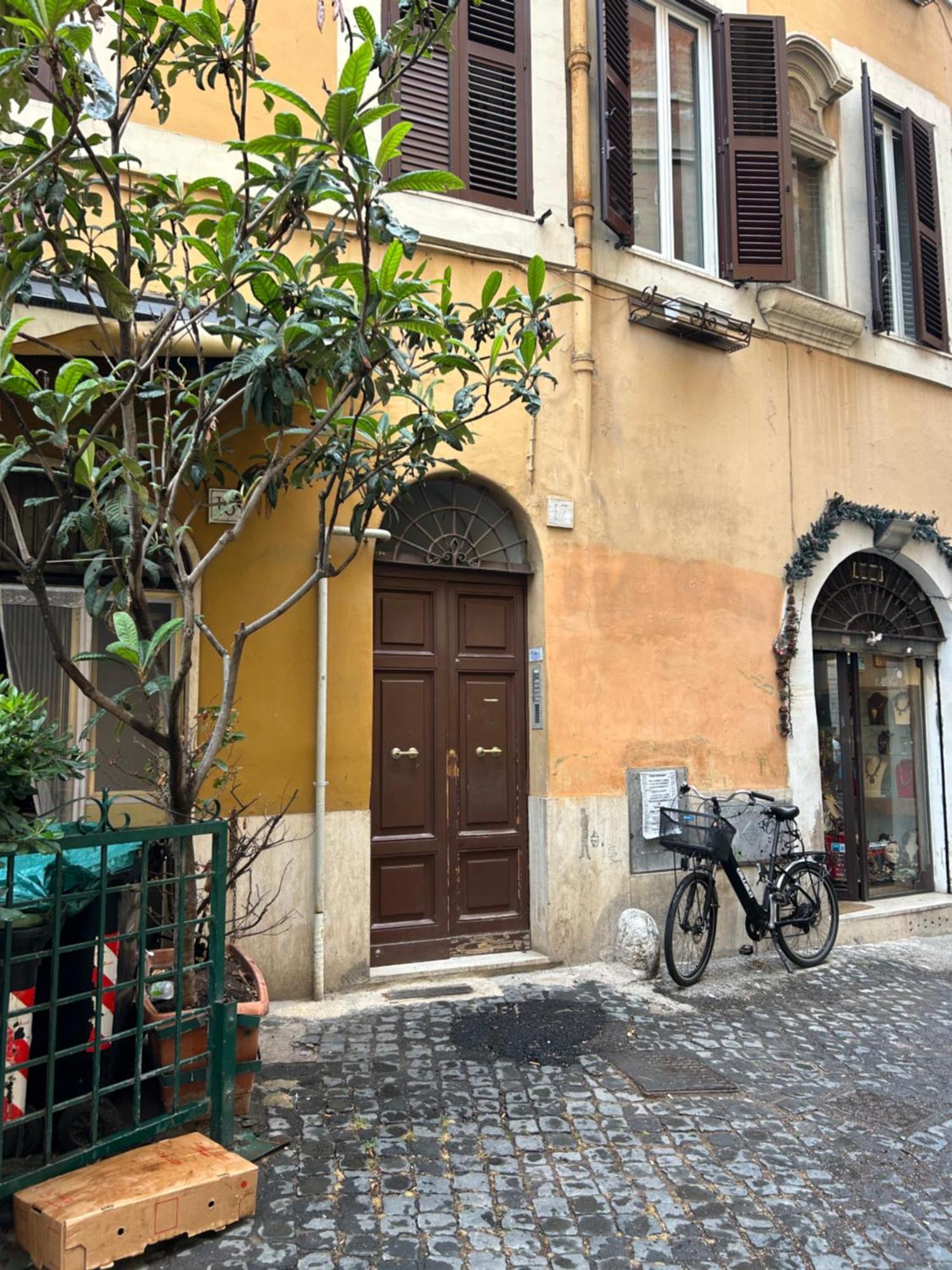 Navona - Quite And View