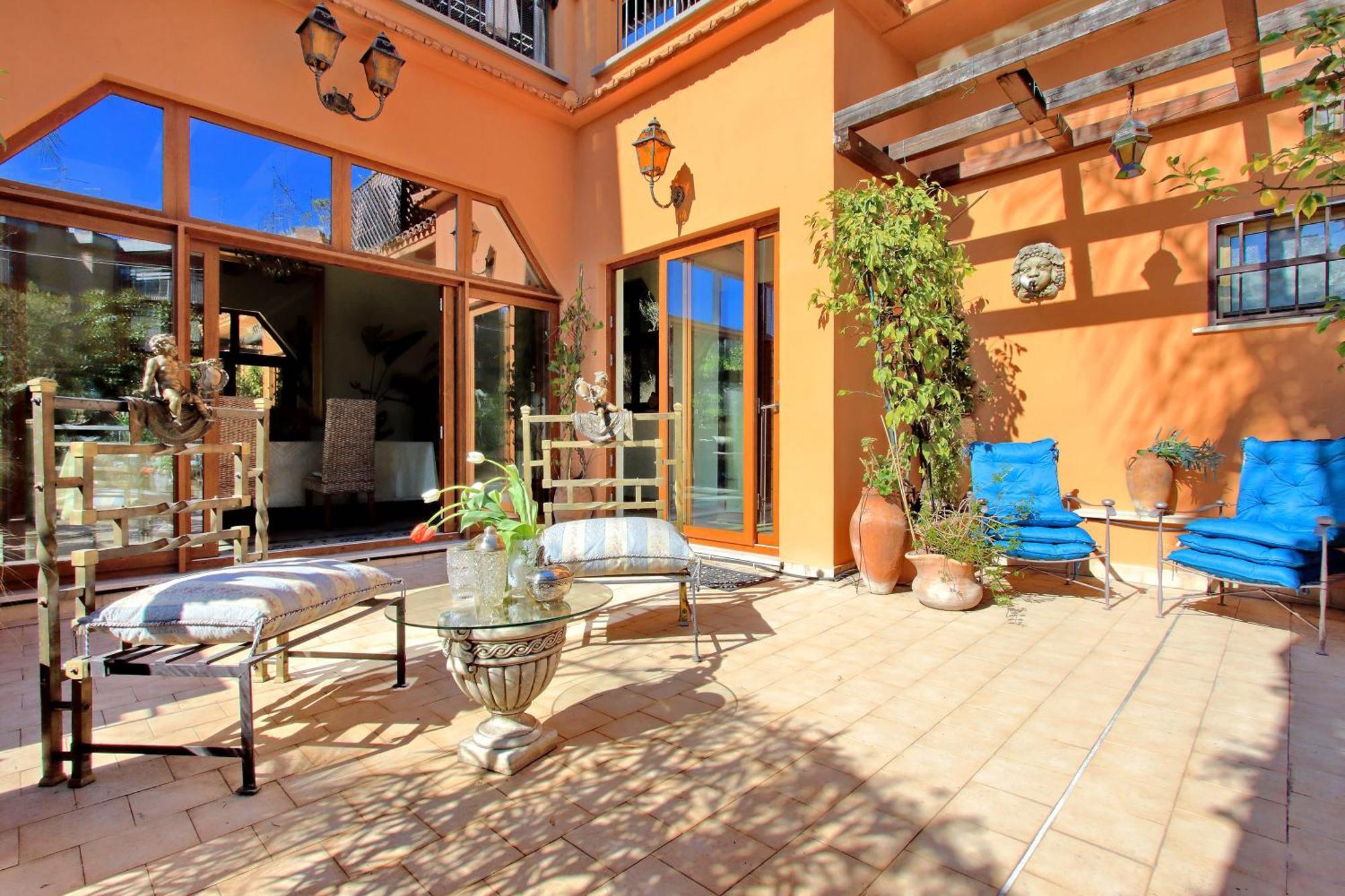 Luxury Trastevere Terrace Apartment Rome