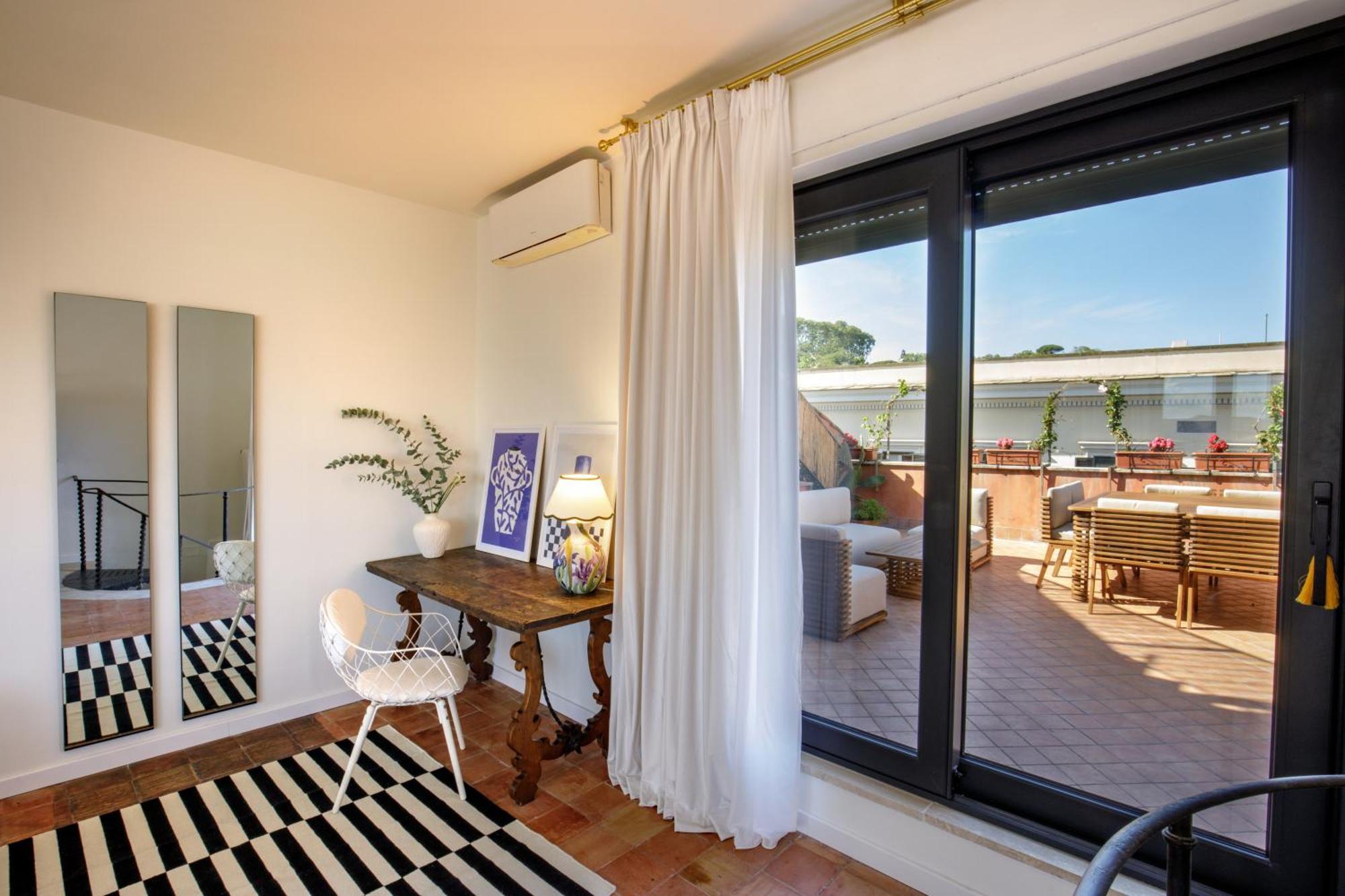 Tiberim Lux Penthouse- City View Apartment Rome