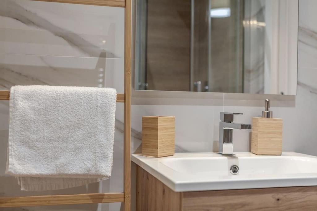 Domus 124, Elegant Comfort With Parking * Rome