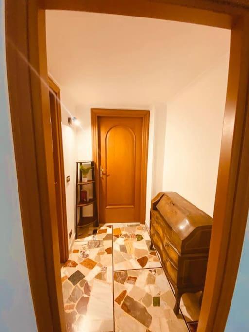 Appartamento Charming & Quiet With Private Deck Next To Metro