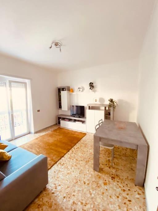 Appartamento Charming & Quiet With Private Deck Next To Metro
