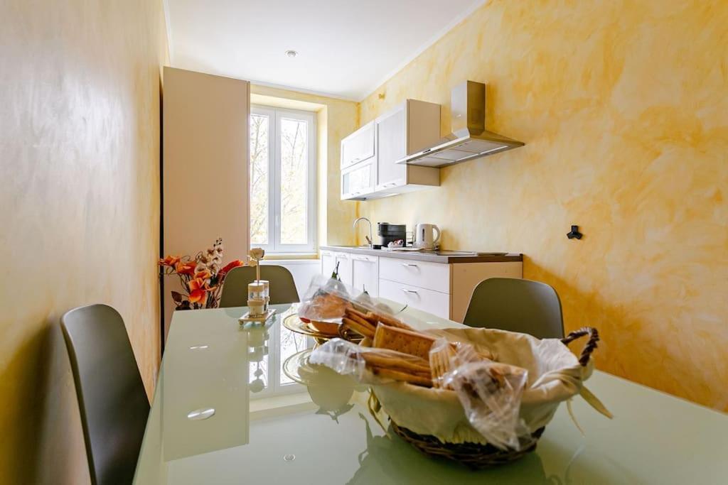 Apartment Corradi 4 With Terrace Rome