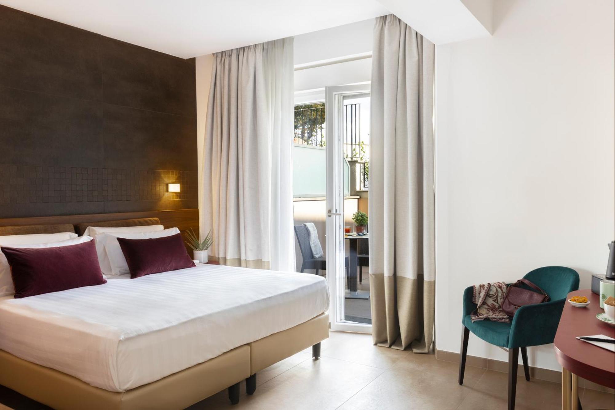 Adoro Hotel 4*