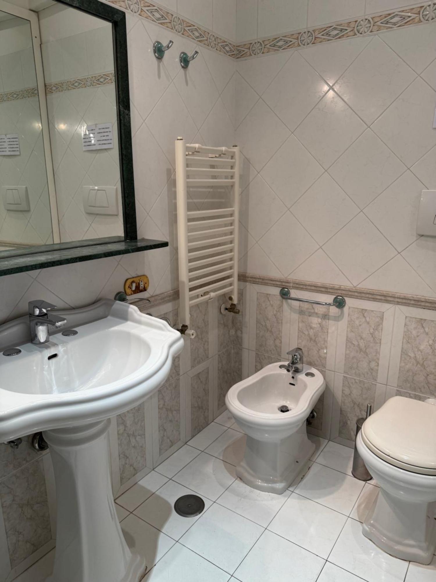 Glamour Center Of Guest house