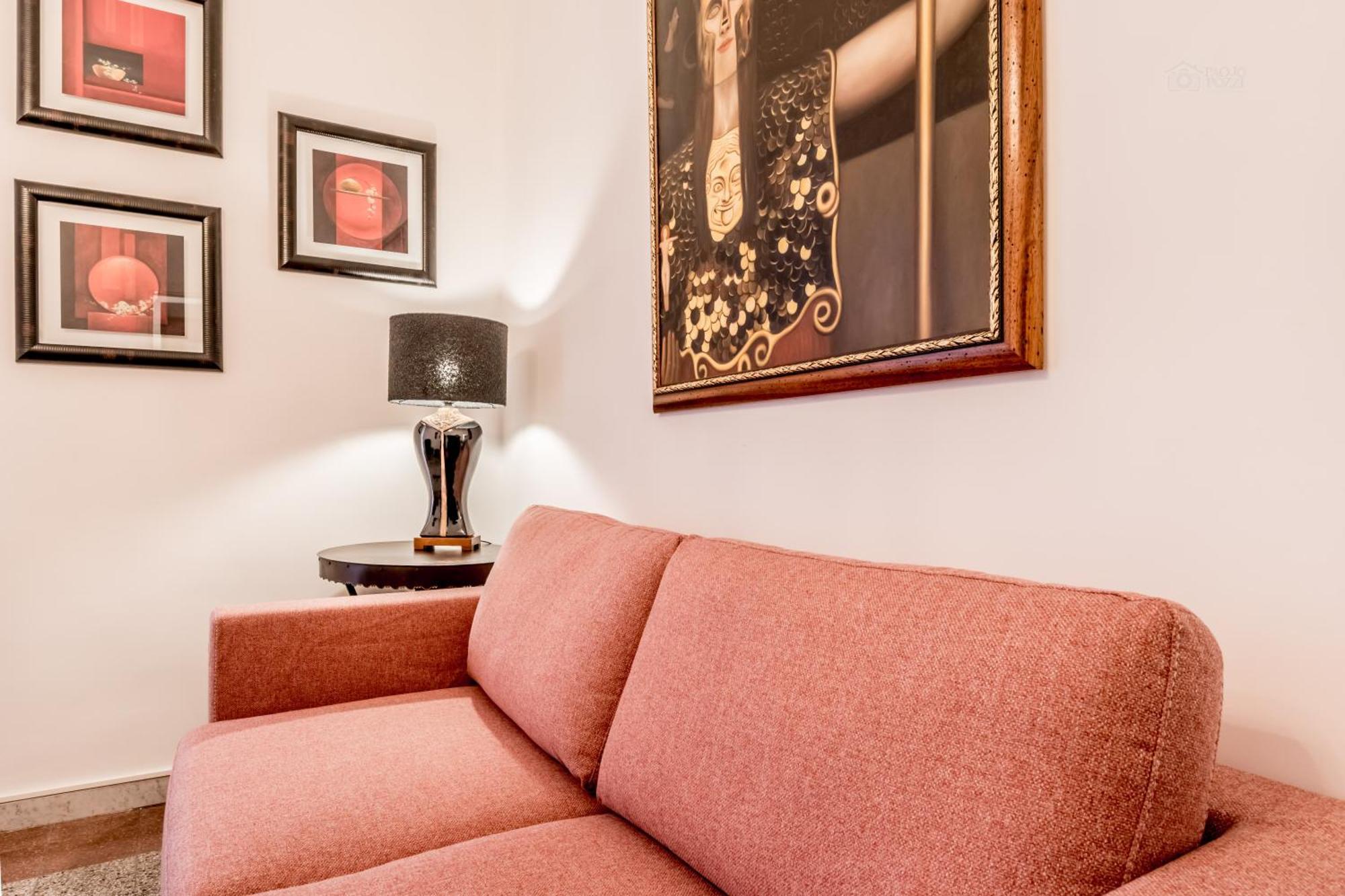 Fara Sabina Large Aparment